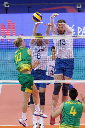 Sofia, Bulgaria - 1 June, 2018: Team of Australia (in green) plays against team of Russia during FIVB Volleyball Nations League in Sofia.のeditorial素材