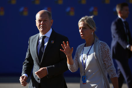 Spain, Madrid - 29 June, 2022: German Chancellor Olaf Scholz (L) attends the NATO summit in Madrid, Spain.のeditorial素材