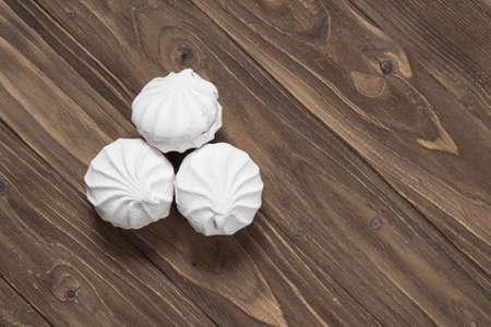 White vanilla marshmallows on a wooden background. Top viewの写真素材