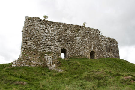 Ancient castle ruins in remote Irelandの写真素材