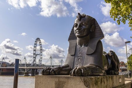 20 -August -2019, different tourist points to visit, street life in London on a sunny summer day.のeditorial素材