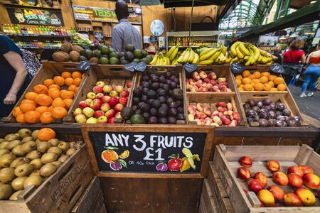 20 -August -2019, different tourist points to visit, street life in London on a sunny summer day.のeditorial素材
