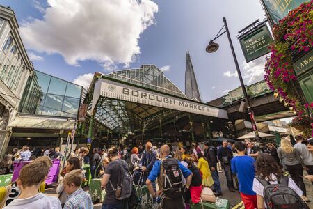 20 -August -2019, different tourist points to visit, street life in London on a sunny summer day.のeditorial素材