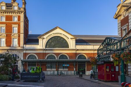 20 -August -2019, different tourist points to visit, street life in London on a sunny summer day.のeditorial素材