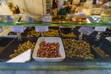20 -August -2019, different tourist points to visit, street life in London on a sunny summer day.のeditorial素材