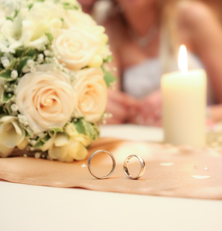 Wedding detail of the rings and bouquetの写真素材