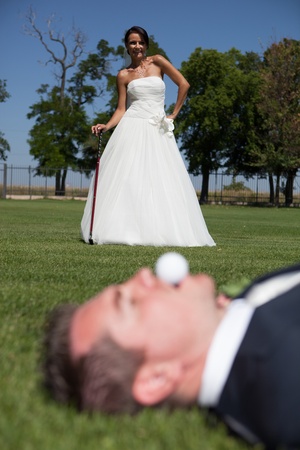 Bride and groom playing golf の写真素材