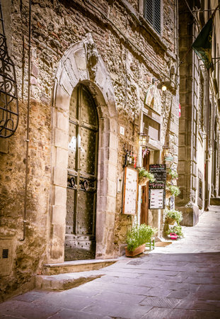 CORTONA, ITALY - JUNE 26, 2015: Small shop at captivating narrow street of old Cortona town in Tuscanyのeditorial素材