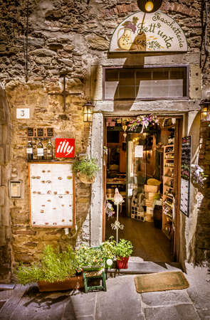 CORTONA, ITALY - JUNE 26, 2015: Small shop at captivating narrow street of old Cortona town in Tuscanyのeditorial素材