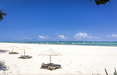 Amazing Diani beach seascape with white sand and turquoise Indian Ocean, Kenyaの写真素材