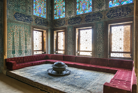 Interior detail from Chamber of Crown Princes at The Twin Kiosk inside Topkapi Palace, Istanbul, Turkeyのeditorial素材
