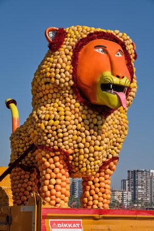 MERSIN, TURKEY, NOVEMBER 13, 2022: Lion statue made of citrus fruits on display at Mersin Citrus Festival, an annual festival held in Mersin, Turkey.のeditorial素材