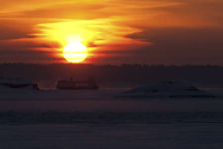 morning ferry to suomenlinnaの写真素材