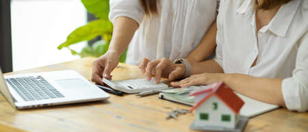 Senior female business mentor coaching her young staff to estimates housing deposit. Real estate agent conceptの写真素材