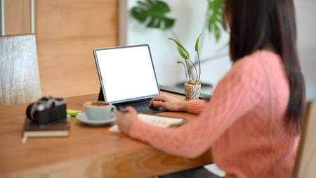 Female photographer, digital content creator working on her web blog via portable tablet computer at coffee shop. screen mockupの写真素材