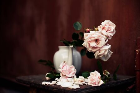  bouquet of pale pink roses in   white teapot vase. の写真素材
