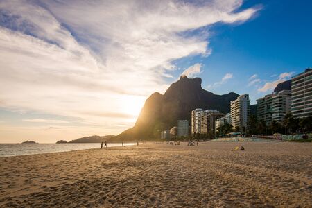 Sunset at Sao Conrado Beach with Beautiful Mountain Landscape and Apartment Buildings, ina Rio de Janeiro, Brazilの写真素材
