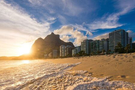 Sunset at Sao Conrado Beach with Beautiful Mountain Landscape and Apartment Buildings, ina Rio de Janeiro, Brazilの写真素材