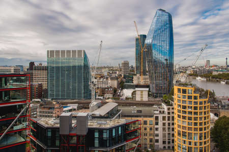 New modern NEO Bankside apartment buildings in front of the Tate Modern museumのeditorial素材
