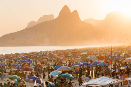Rio de Janeiro, Brazil - September 13, 2020: Brazilians enjoy sunny Sunday afternoon at the Ipanema beach.のeditorial素材