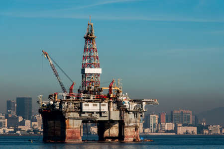 Silhouette of Oil Platform in Guanabara Bay in Rio de Janeiro, Brazilの写真素材
