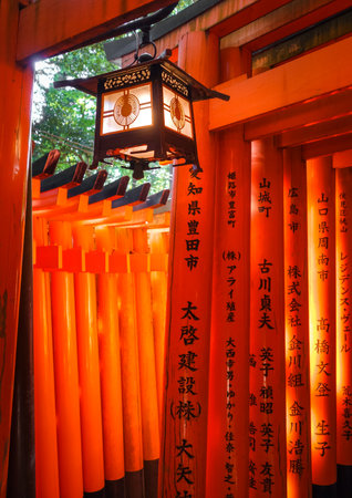 Traditional lantern in Fushimi Inari Taisha shrine, Kyoto, Japanのeditorial素材