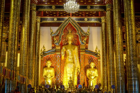 Buddha statue in Wat Chedi Luang temple, Chiang Mai, Thailandの写真素材