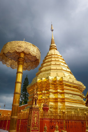 Wat Phra that Doi Suthep golden stupa in Chiang Mai, Thailandのeditorial素材