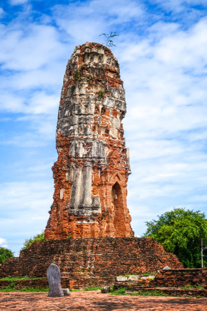 Wat Lokaya Sutharam temple in Ayutthaya, Thailandのeditorial素材