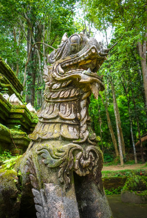 Dragon statue Wat Palad temple, Chiang Mai, Thailandのeditorial素材