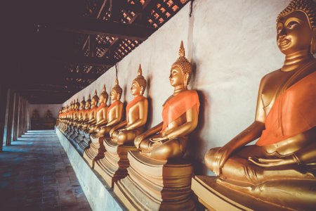 Gold Buddha statues in Wat Phutthaisawan temple, Ayutthaya, Thailandのeditorial素材
