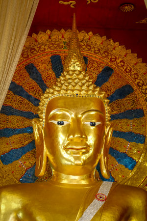 Gold Buddha statue in Wat Phra Singh temple, Chiang Mai, Thailandのeditorial素材