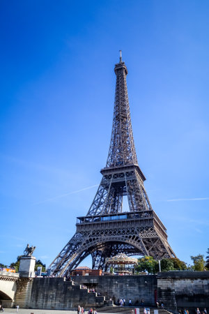 PARIS/FRANCE - September 24, 2017 : Eiffel Tower view from the Seine, Parisのeditorial素材