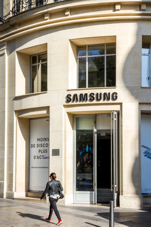 Paris/France - September 10, 2019 : the Samsung electronics store on Champs-Elysees avenueのeditorial素材