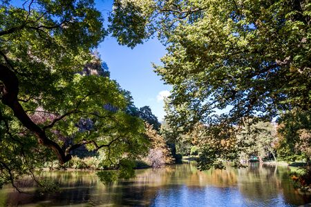 Pond in Buttes-Chaumont Park in summer, Parisの写真素材