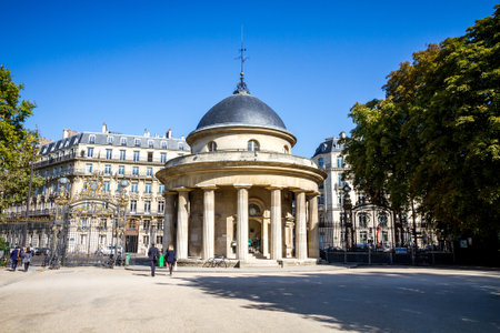 PARIS/FRANCE - September 10, 2019 : Rotonde in Parc Monceauのeditorial素材