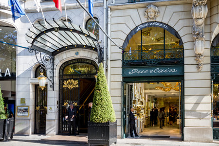 Paris/France - September 10, 2019 : The Guerlain store and Marriott luxury hotel entrance on Champs-Elysees avenueのeditorial素材