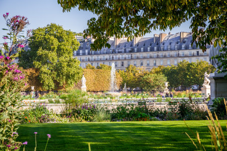 PARIS/FRANCE - September 10, 2019 : Aisles and pond of the Tuileries Garden in summerのeditorial素材