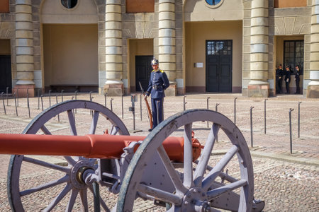 Stockholm/Sweden - July 29, 2017 - Guard and gun in Royal Palace squareのeditorial素材