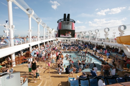 ORLANDO, FL- FEB 3:  Great party on the departure of the new Disney Cruise Line named のeditorial素材