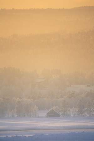 A beautiful sunset landscape of a small Norwegian ton Roros. WInter scenery with an evening sun. Warm, relaxing atmosphere.のeditorial素材