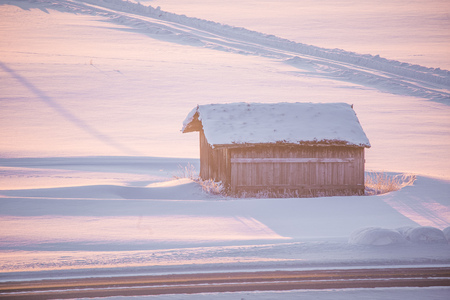 A beautiful sunset landscape of a small Norwegian ton Roros. WInter scenery with an evening sun. Warm, relaxing atmosphere.のeditorial素材