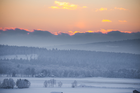 A beautiful sunset landscape of a small Norwegian ton Roros. WInter scenery with an evening sun. Warm, relaxing atmosphere.のeditorial素材
