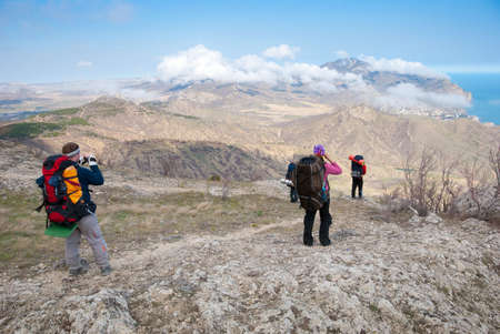 Happy hikers enjoy a mountain landscape
の写真素材
