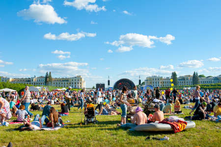 MOSCOW - JUNE 5: People attend open-air concert on VIII International Jazz Festival "Usadba Jazz" in "Archangelskoye Mansion" on June 5, 2011 in Moscowのeditorial素材