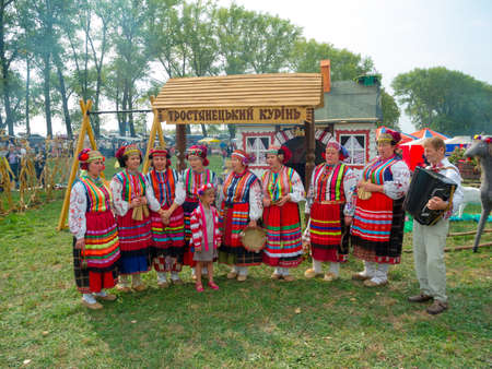 SUMY, UKRAINE - SEPTEMBER 22: Unidentified folk music band performs in traditional village background at annual agro exhibition SUMY-2012 on September 22, 2012 in Sumy, Ukraineのeditorial素材