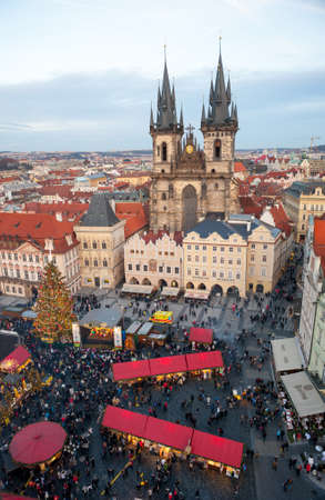 PRAGUE - DECEMBER 31: Unidentified people gather in the old town square to celebrate the New Year 2013 on December 31, 2012 in Prague. Every year many tourists celebrate New Year in Prague's old townのeditorial素材