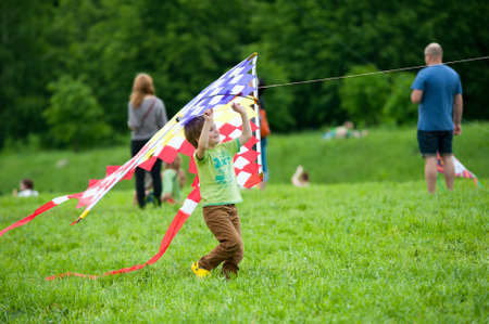 MOSCOW - MAY 25: Unidentified child flies kite at the kite festival in the park Tsaritsyno on May 25, 2013 in Moscow.のeditorial素材
