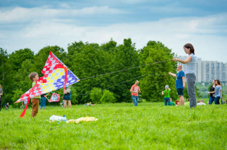 MOSCOW - MAY 25: Unidentified child flies kite at the kite festival in the park Tsaritsyno on May 25, 2013 in Moscow.のeditorial素材