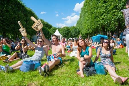 MOSCOW - JUNE 15: People attend open-air concert on X International Jazz Festival "Usadba Jazz" in Archangelskoye Museum-Mansion on June 15, 2013 in Moscowのeditorial素材
